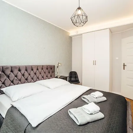 Pobookowane Chmielna Old Town Apartment *